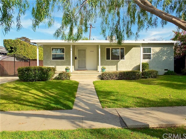 Property Photo: 3208 San Anseline Avenue CA 90808