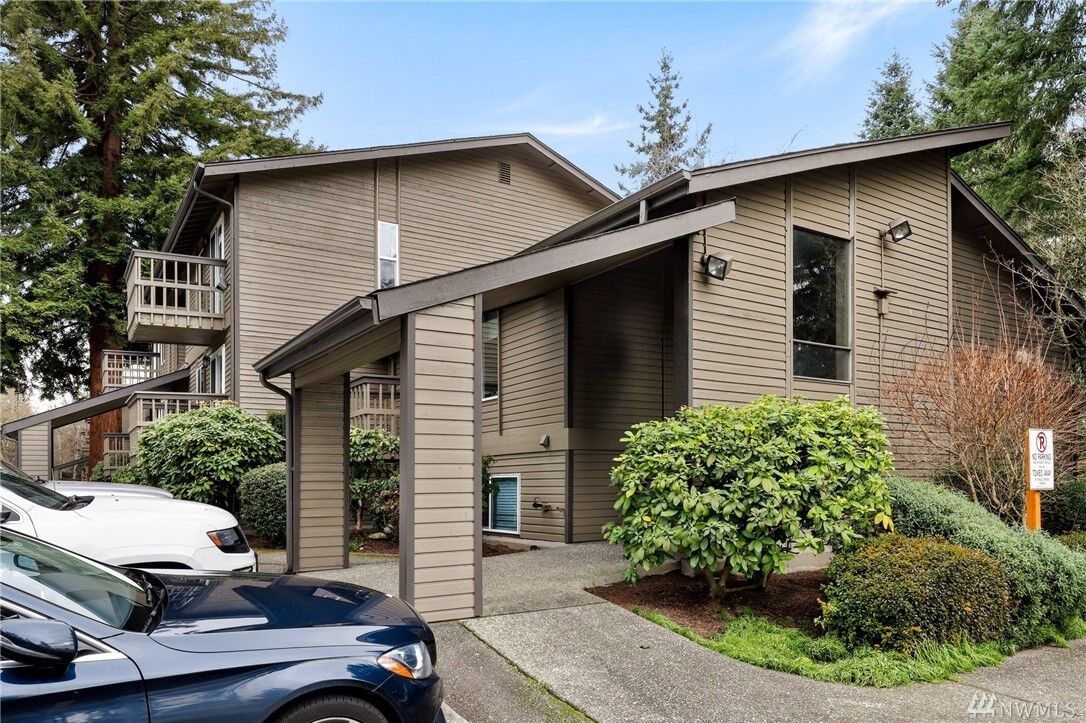 Property Photo: 14620 NE 35th Street 207 WA 98007