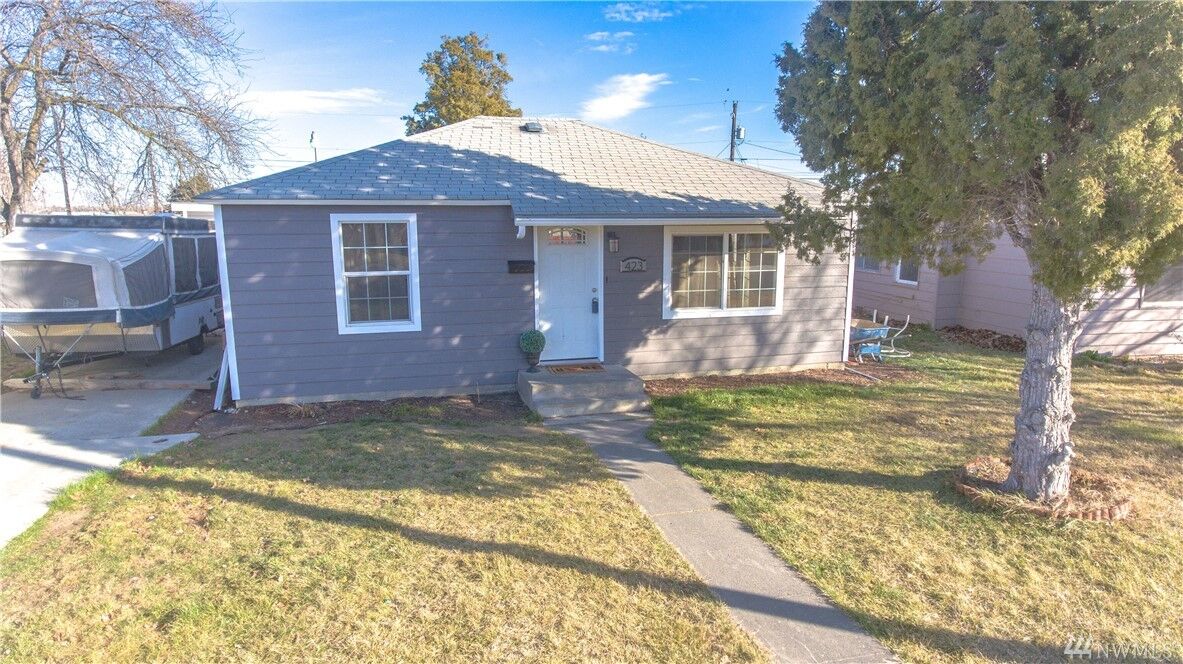 Property Photo:  423 N Mattson Drive  WA 98837 
