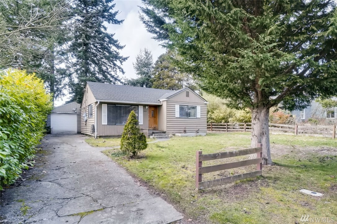 Property Photo:  15215 6th Ave NE  WA 98155 