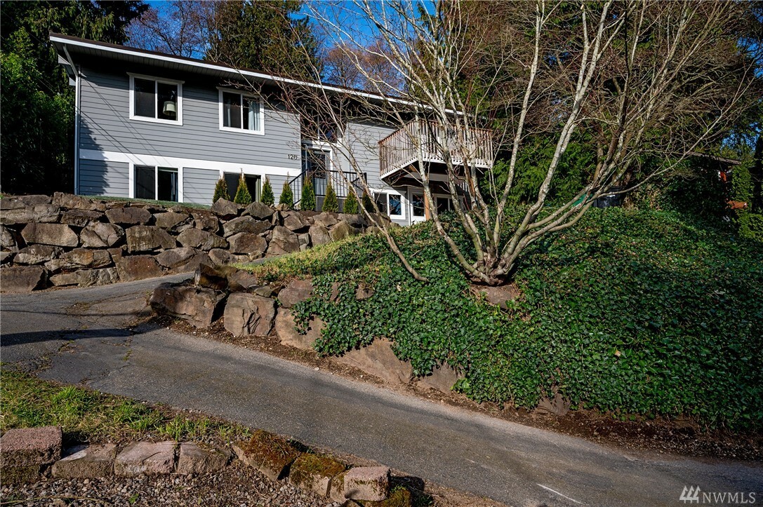 Property Photo:  126 N 175 St  WA 98133 