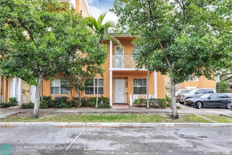 Property Photo:  432 SW 13th Ter 432  FL 33312 