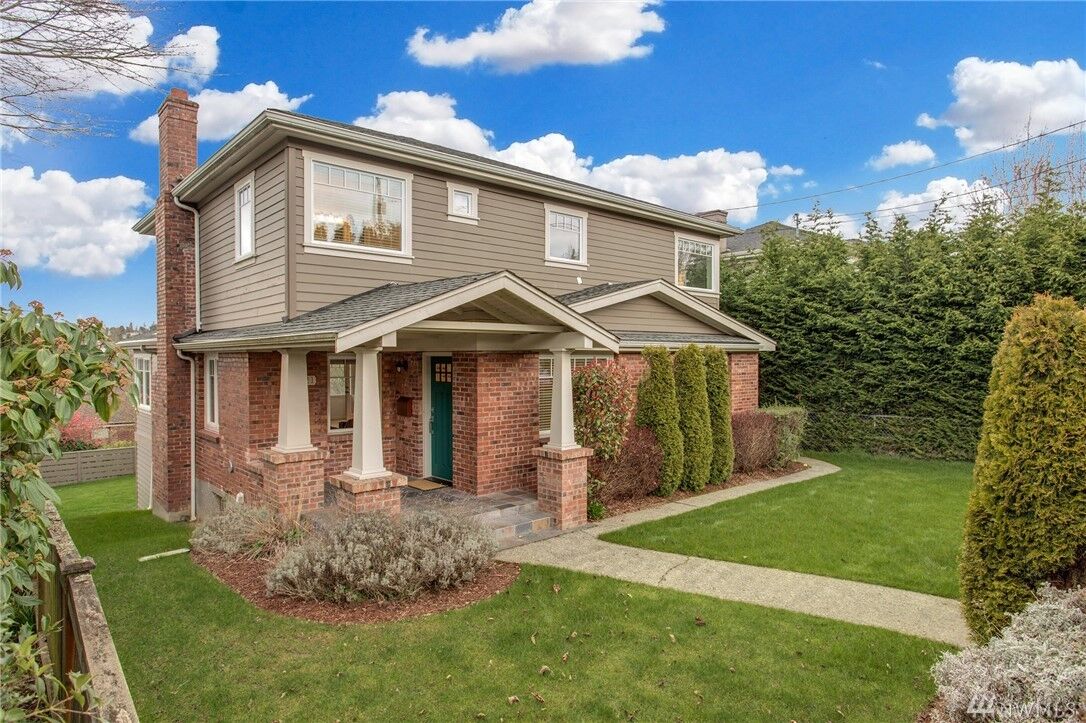 Property Photo: 3021 12th Ave W WA 98119