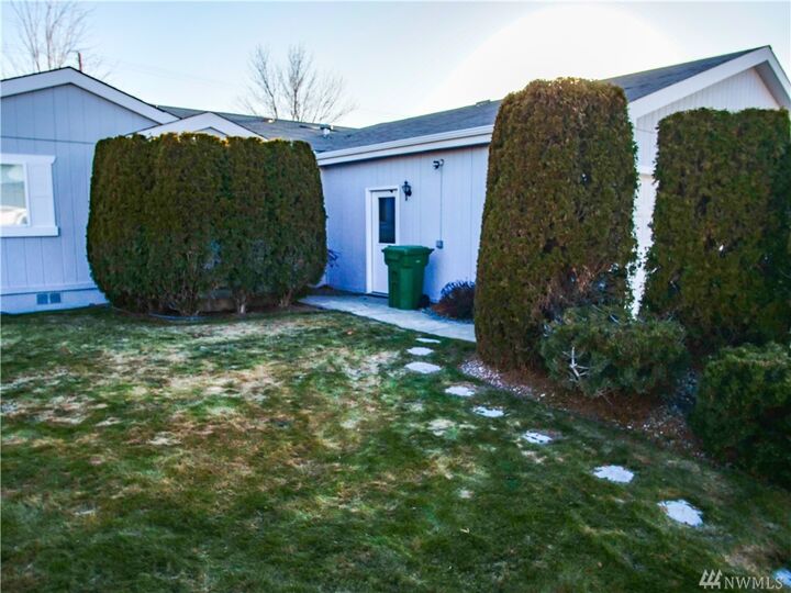 Property Photo: 1 Crystal Place W WA 98841