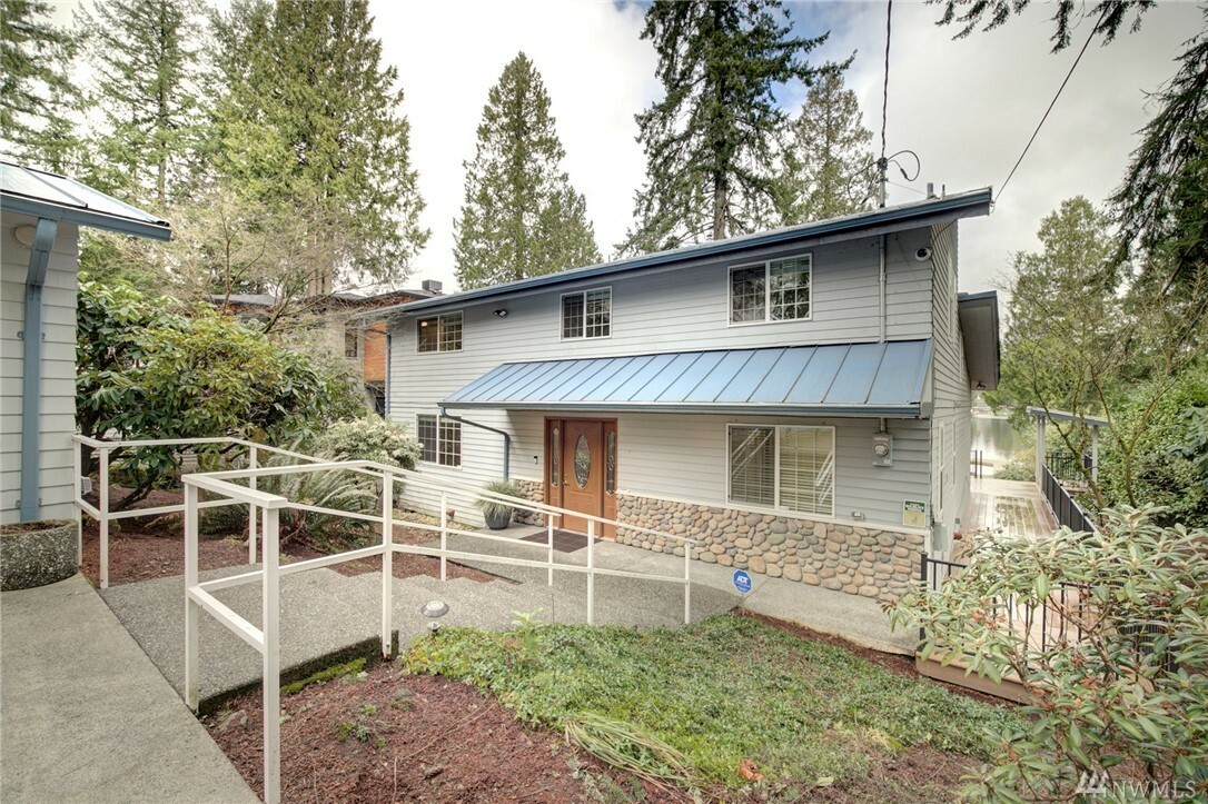 Property Photo:  31068 W Lake Morton Dr SE  WA 98042 