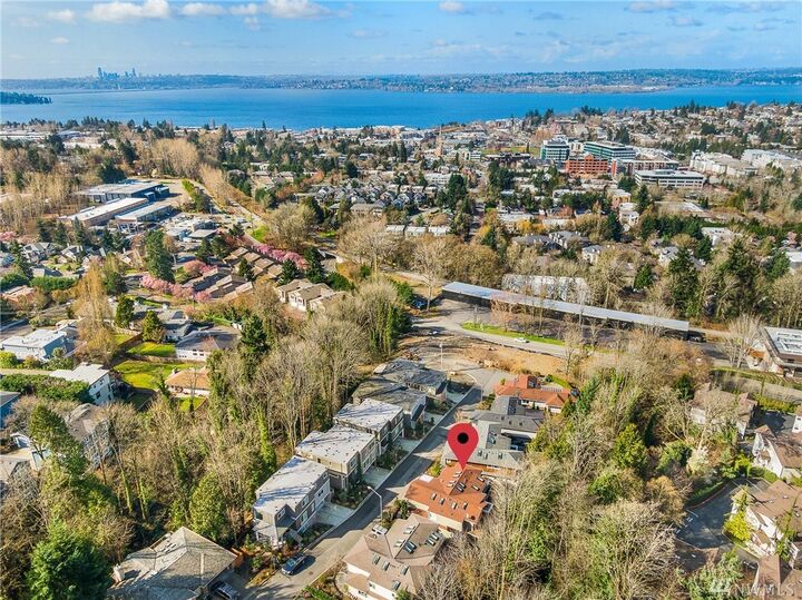 Property Photo:  1202  2nd Avenue  WA 98033 