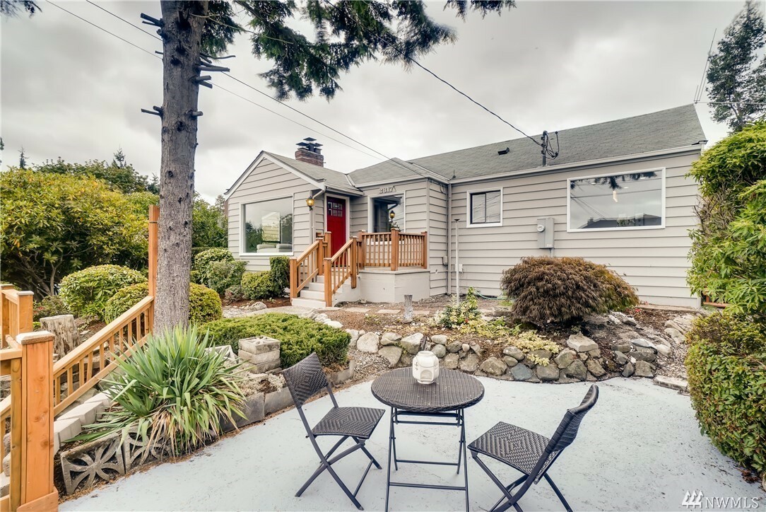 Property Photo:  2817 92nd St  WA 98117 