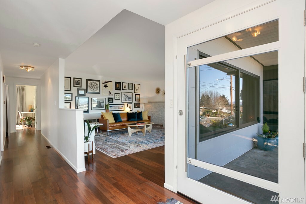 Property Photo: 952 Daley St WA 98020