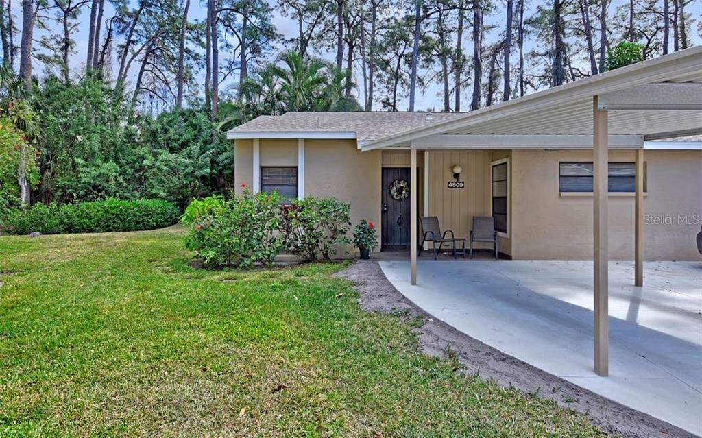 Property Photo:  4809 Village Gardens Drive 105  FL 34234 