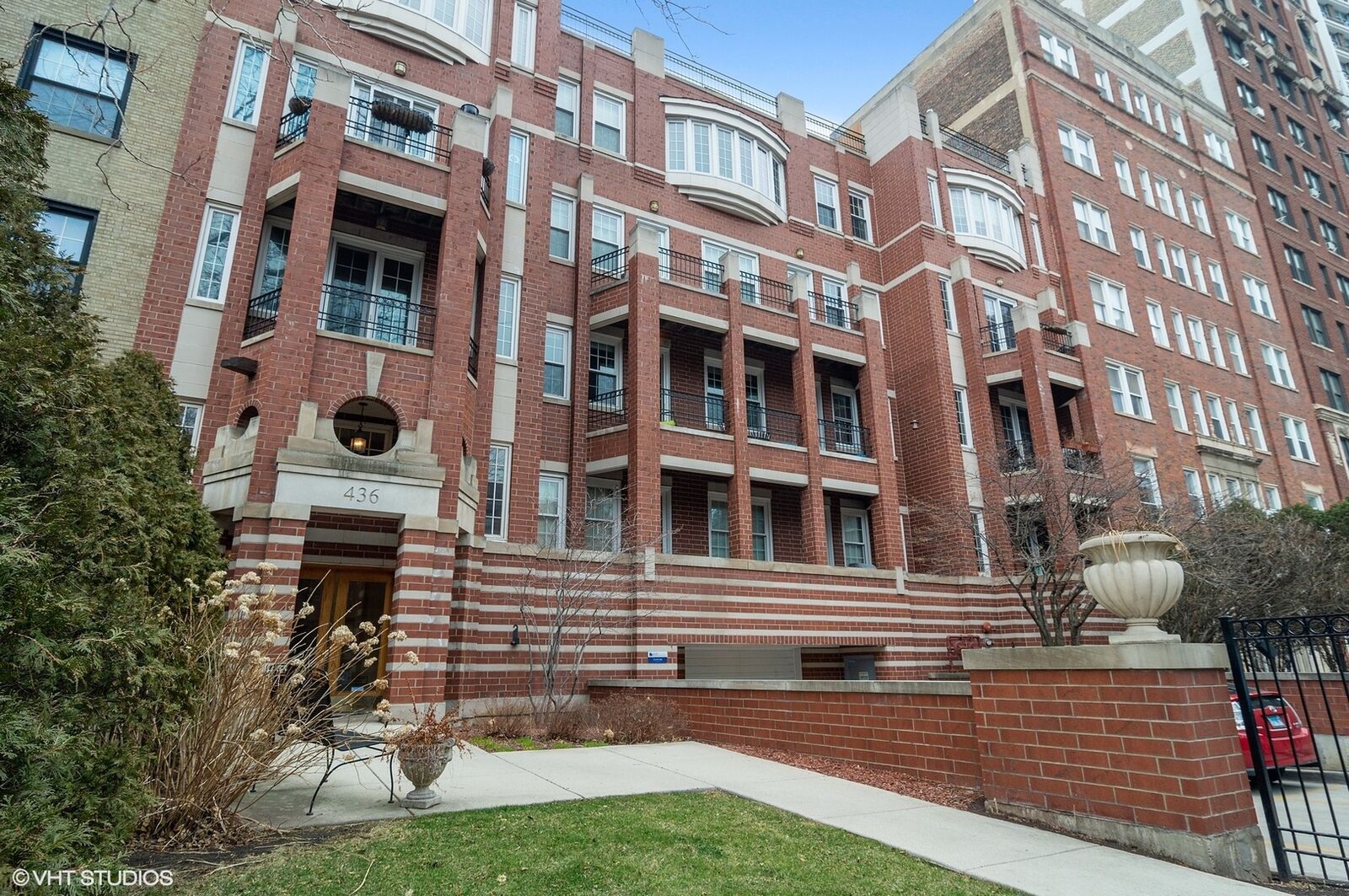 Property Photo:  436 West Belmont Avenue 202  IL 60657 