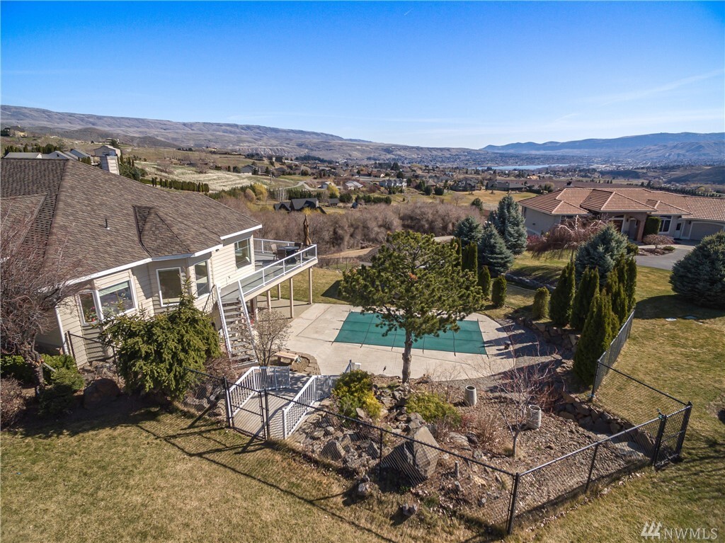 Property Photo: 3945 W Eaglerock Drive WA 98801