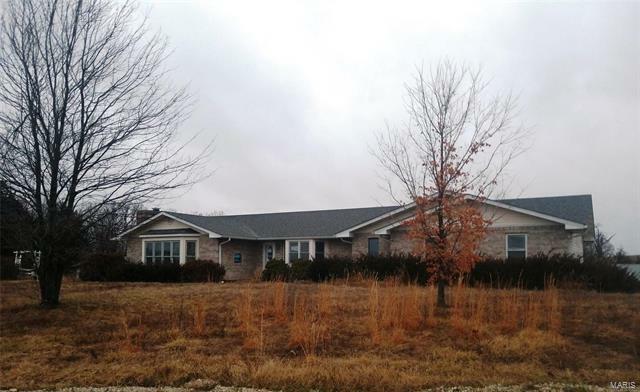 Property Photo:  3037 Pin Oak Road   63037 