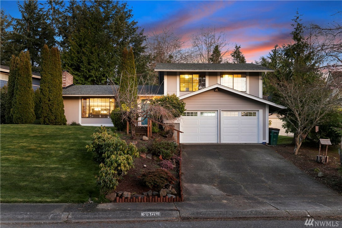 Property Photo:  2501 SW 323 St  WA 98023 