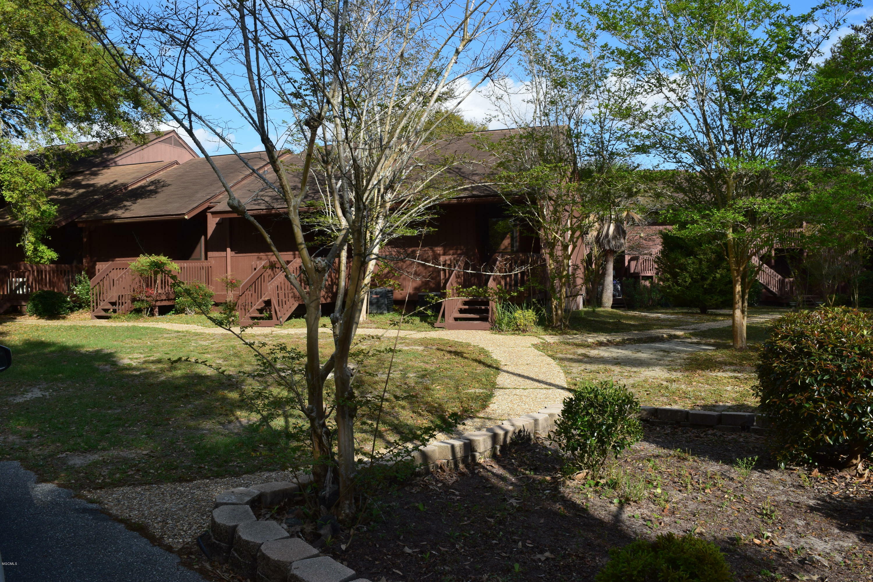 Property Photo:  109 Lakeside Villa  MS 39525 