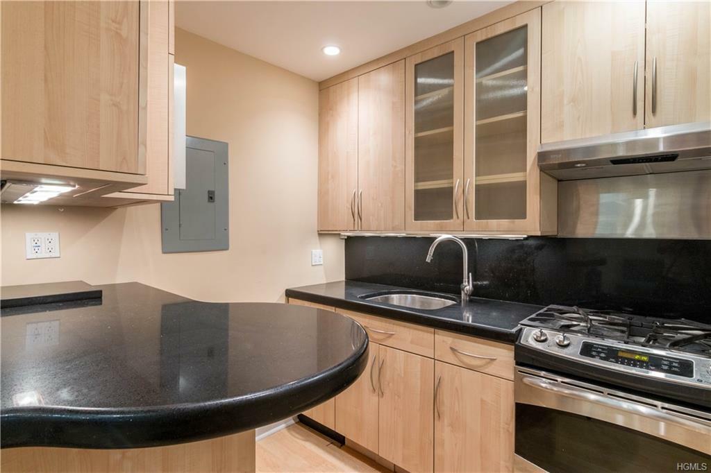 Property Photo:  1 Bryant Crescent 1J  NY 10605 