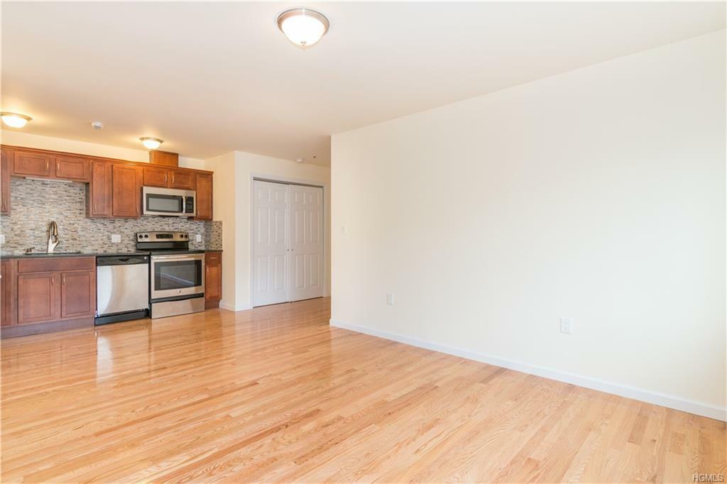 Property Photo: 160 Chatterton Avenue 1D NY 10606