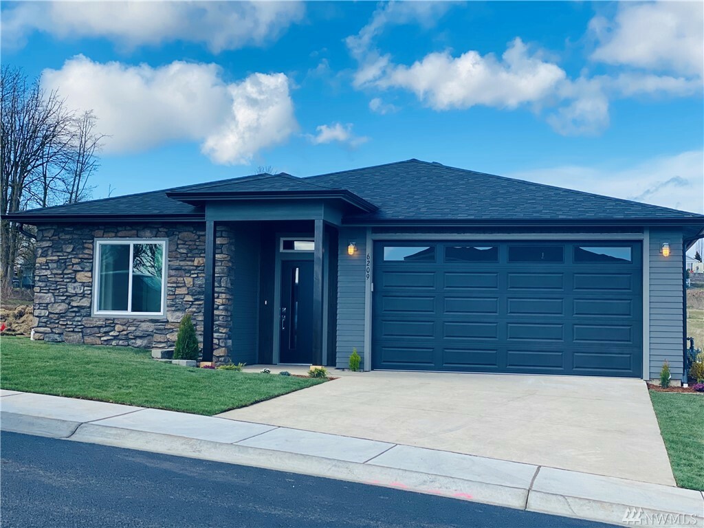 Property Photo: 6209 N Beulah Ave WA 98248