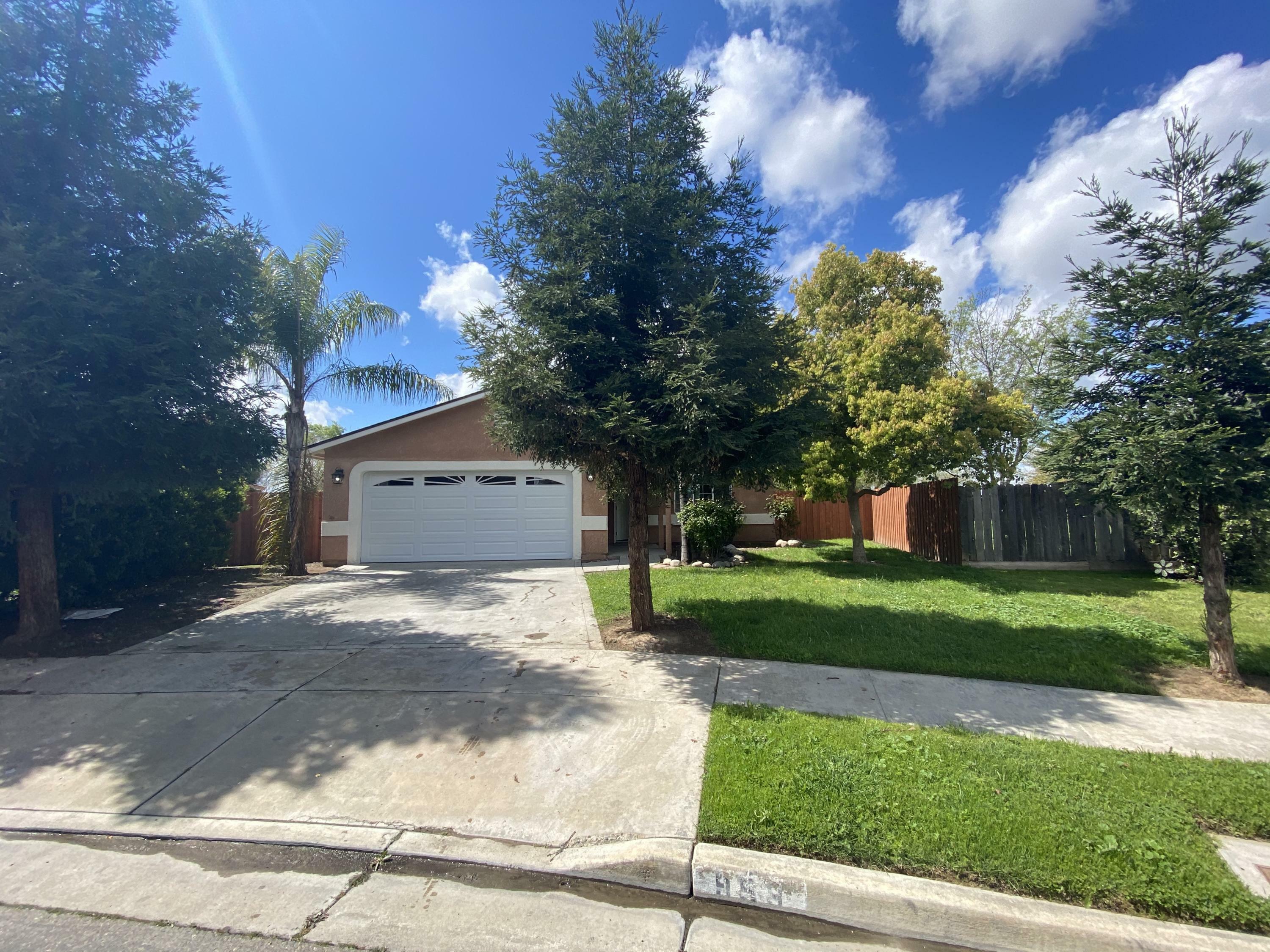 Property Photo:  953 S T Street  CA 93274 