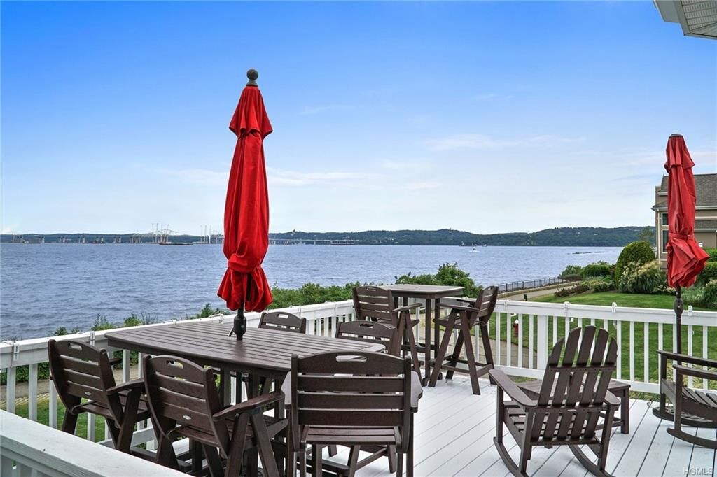 Property Photo:  309 Cottonwood Court  NY 10968 