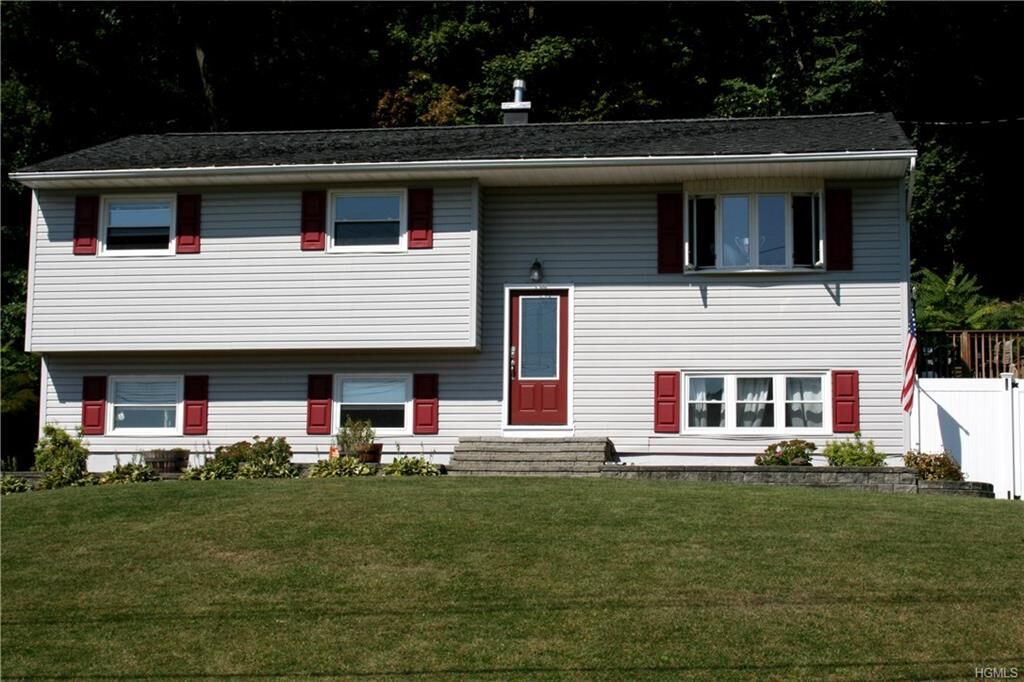 Property Photo:  331 Lake Shore Drive  NY 10950 