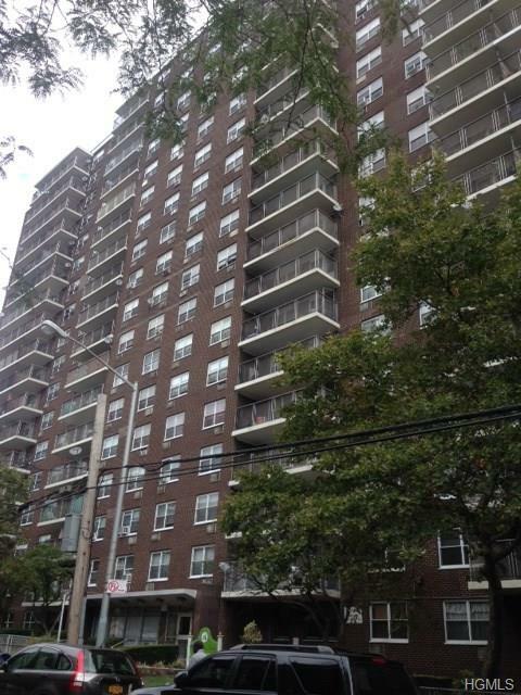 Property Photo:  2550 Olinville Avenue 6L  NY 10467 