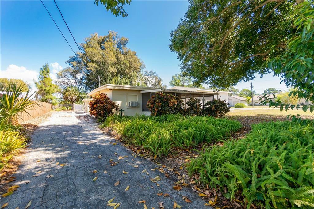 Property Photo:  281 S Maple Street  FL 34223 