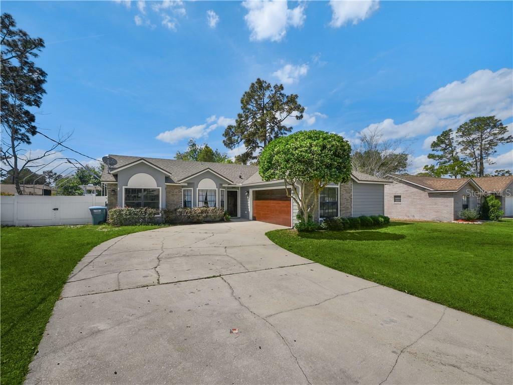 Property Photo: 2930 Snow Drive FL 32738