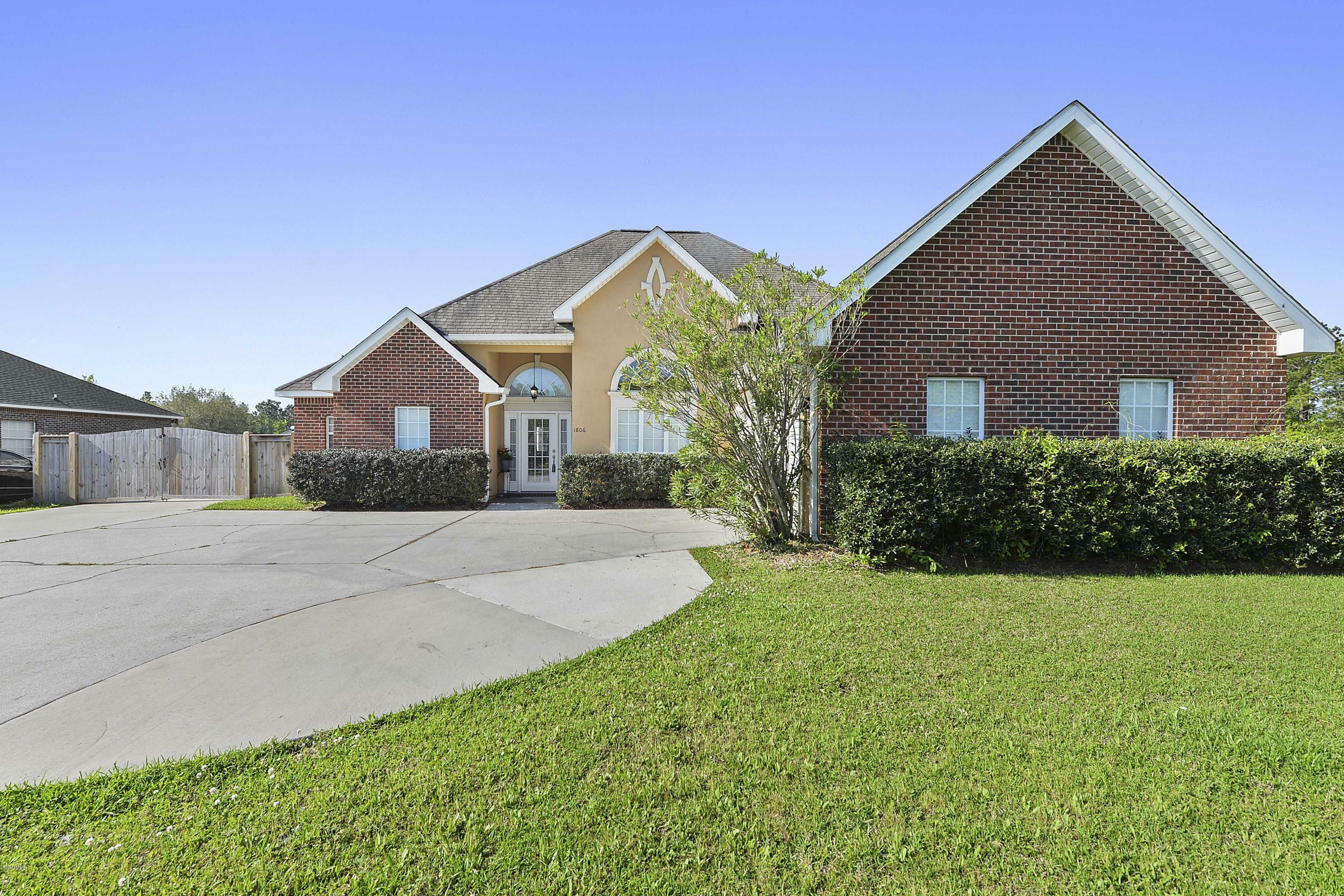 Property Photo:  1806 Shelby Lane  MS 39564 