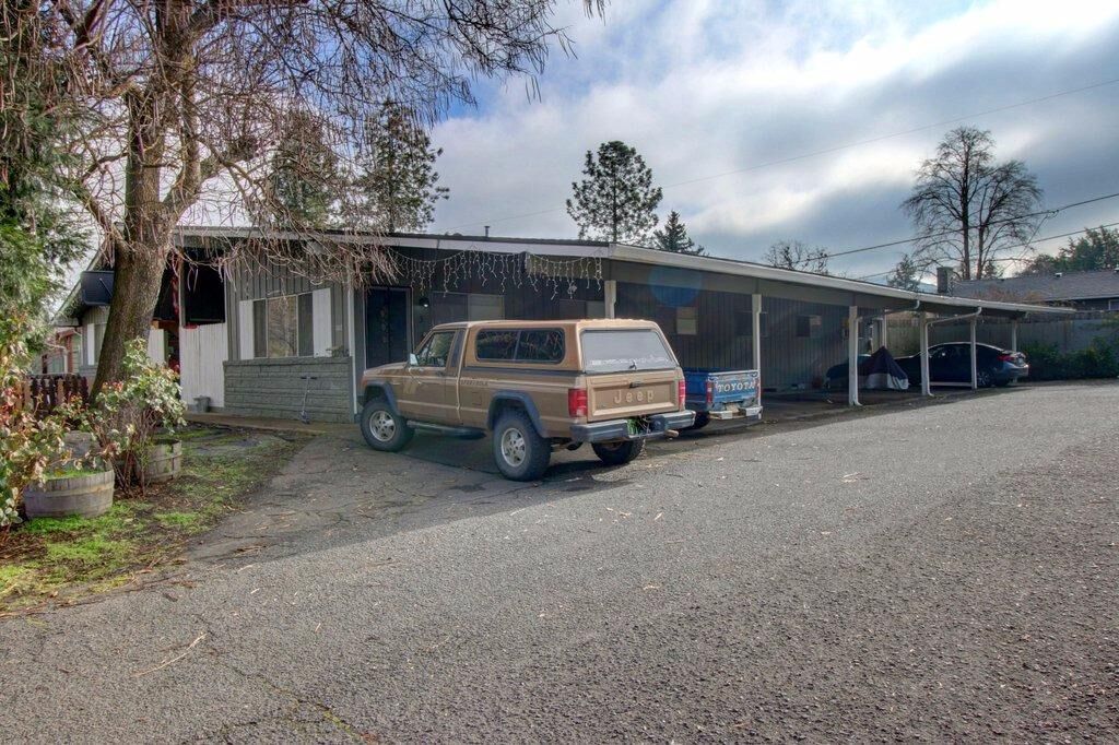 Property Photo:  107 N Third Street  OR 97540 