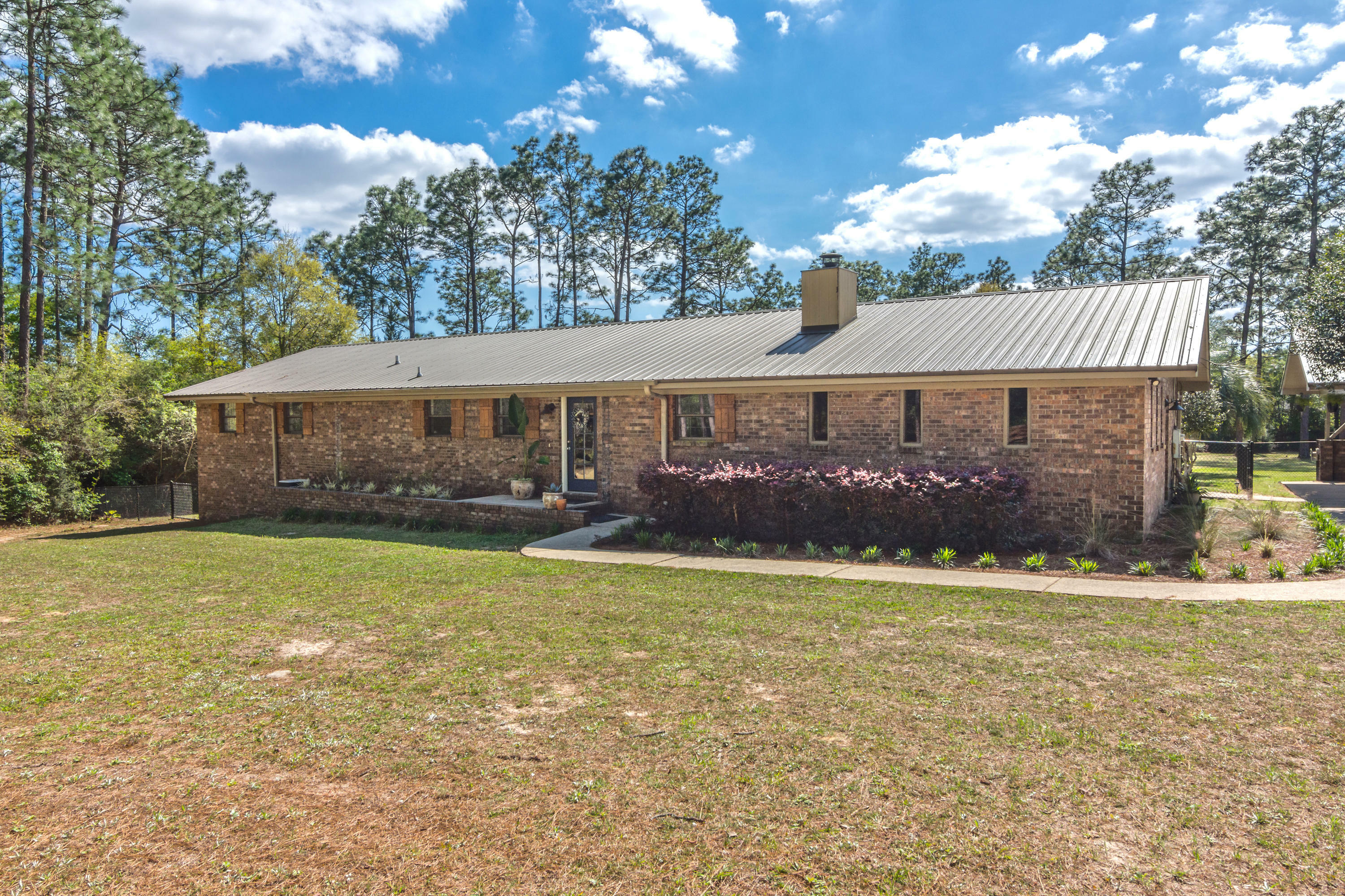 Property Photo: 658 Ridge Lake Road FL 32536