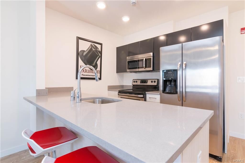 Property Photo: 120 N Pearl Street 212 NY 10573