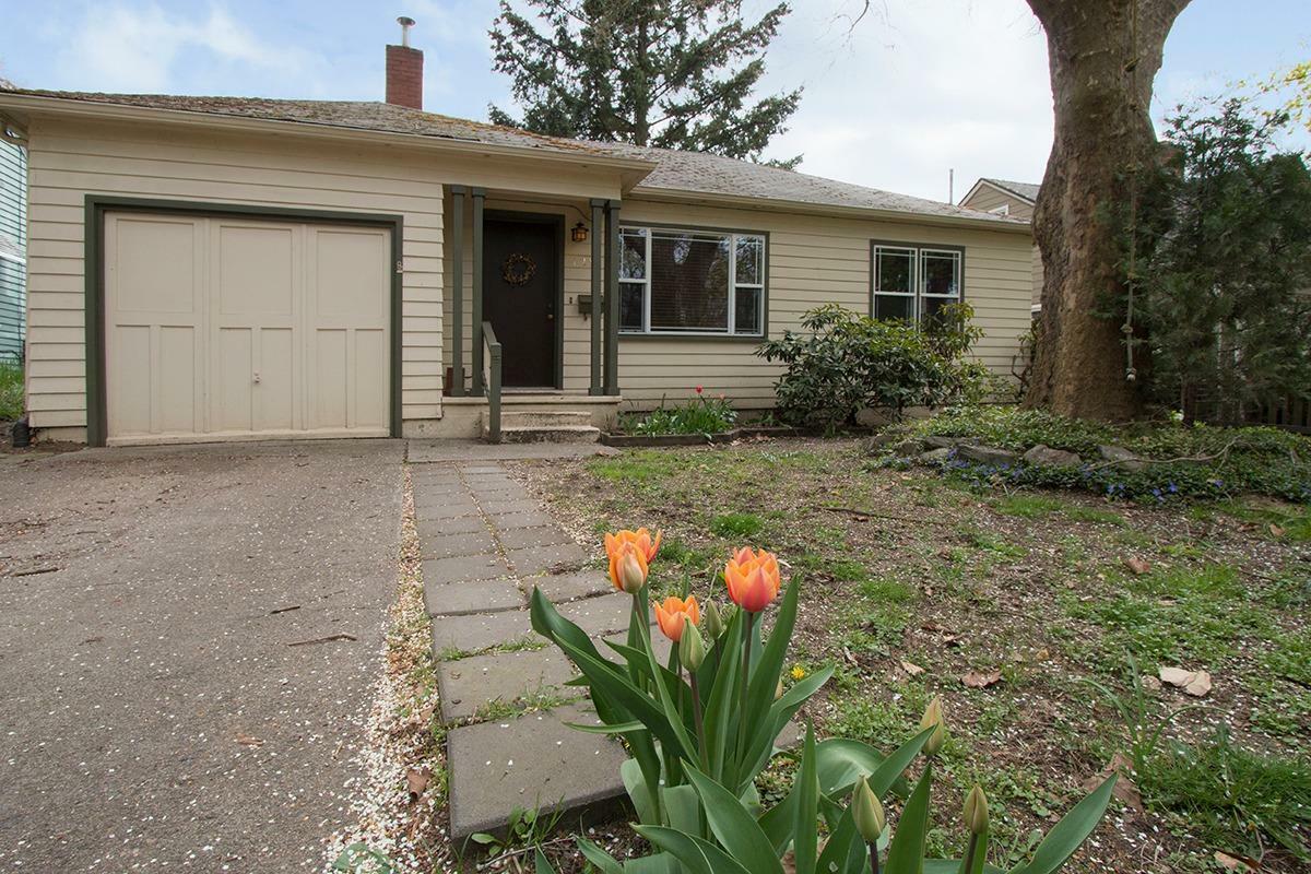 Property Photo:  129 Willamette Avenue  OR 97504 