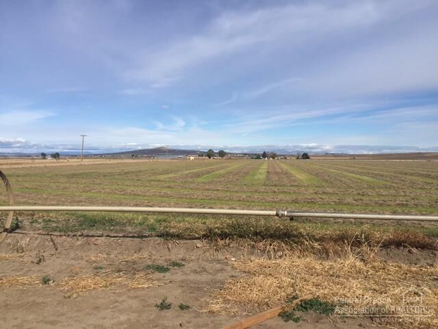 Property Photo: 236 Blue Grass Drive OR 97734