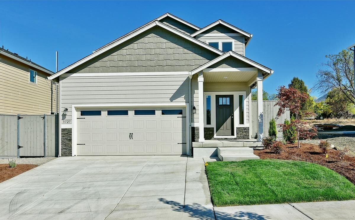 Property Photo: 3727 Sidney Way OR 97504