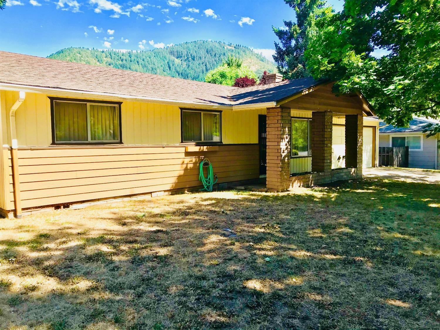 Property Photo: 1325 SE Waterman OR 97526