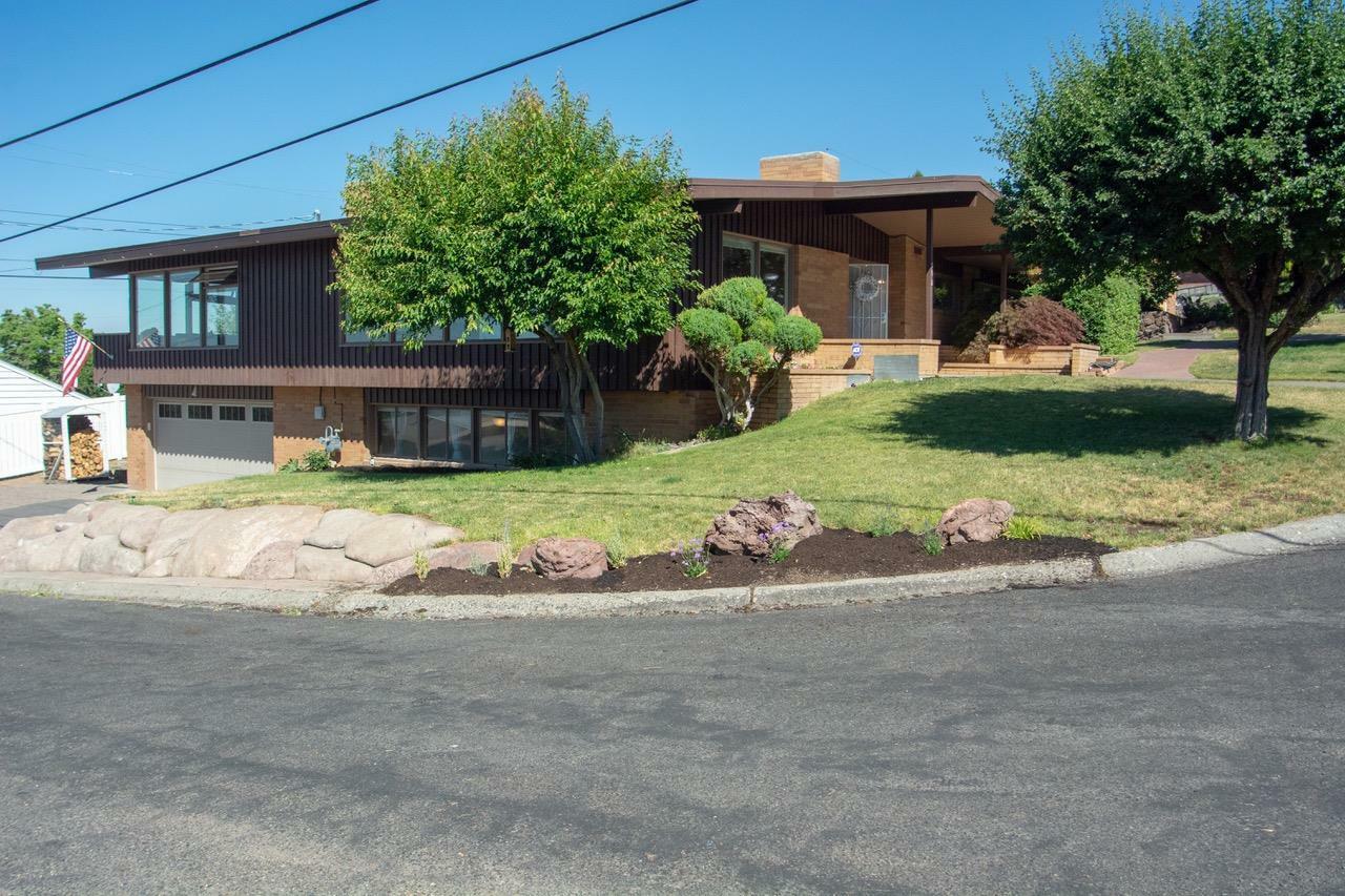 Property Photo:  602 Loma Linda Drive  OR 97601 