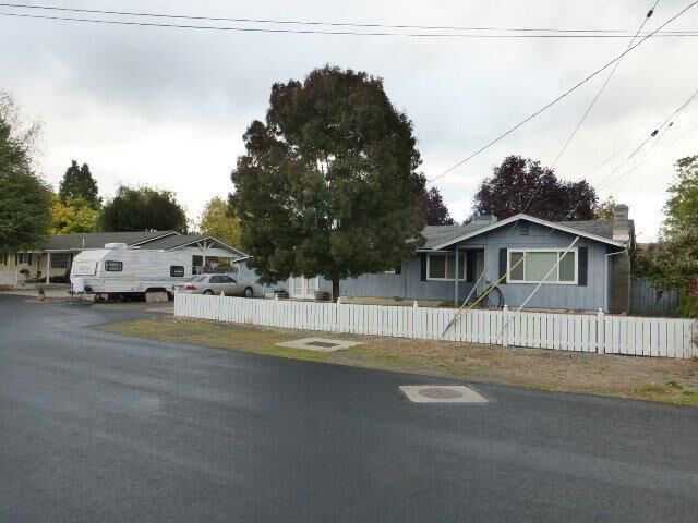 724 S Platt Place  Eagle Point OR 97524 photo