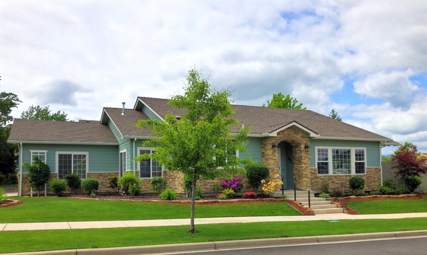 Property Photo:  3780 Sherwood Park Drive  OR 97504 