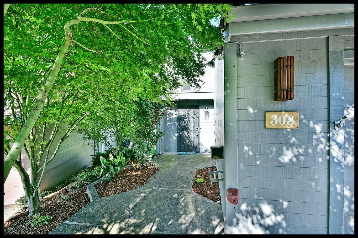 Property Photo: 308 Medford Heights Lane OR 97504