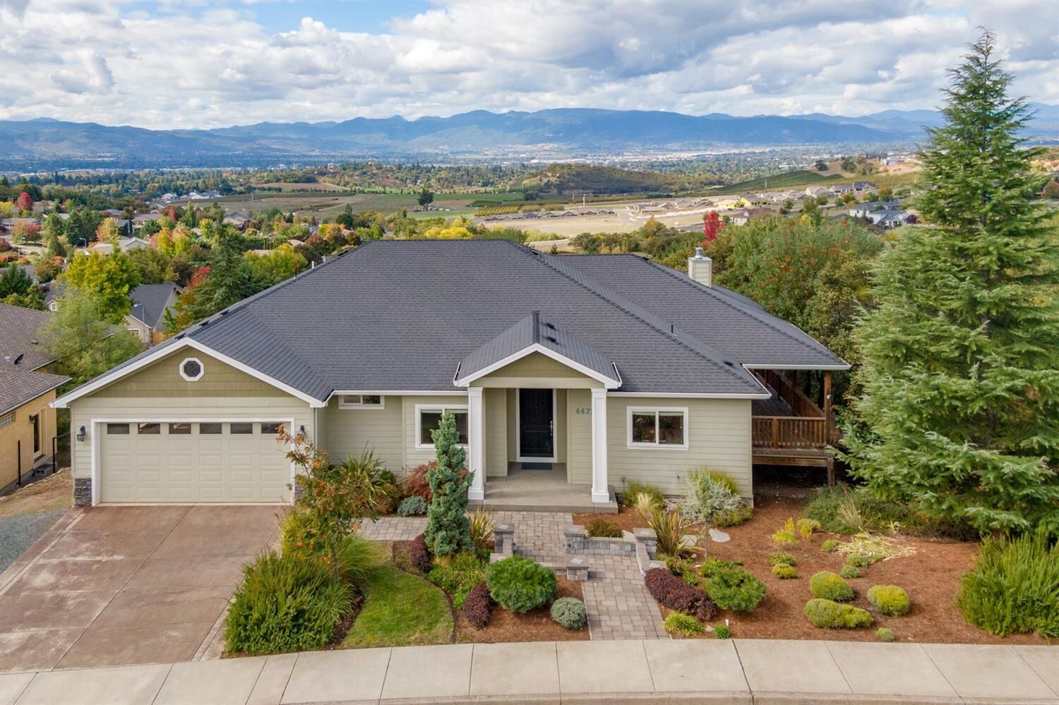 Property Photo: 4473 Innsbruck Ridge OR 97504