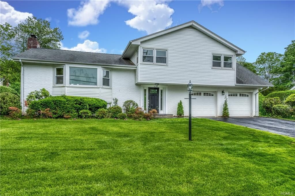 Property Photo:  43 Nob Court  NY 10804 