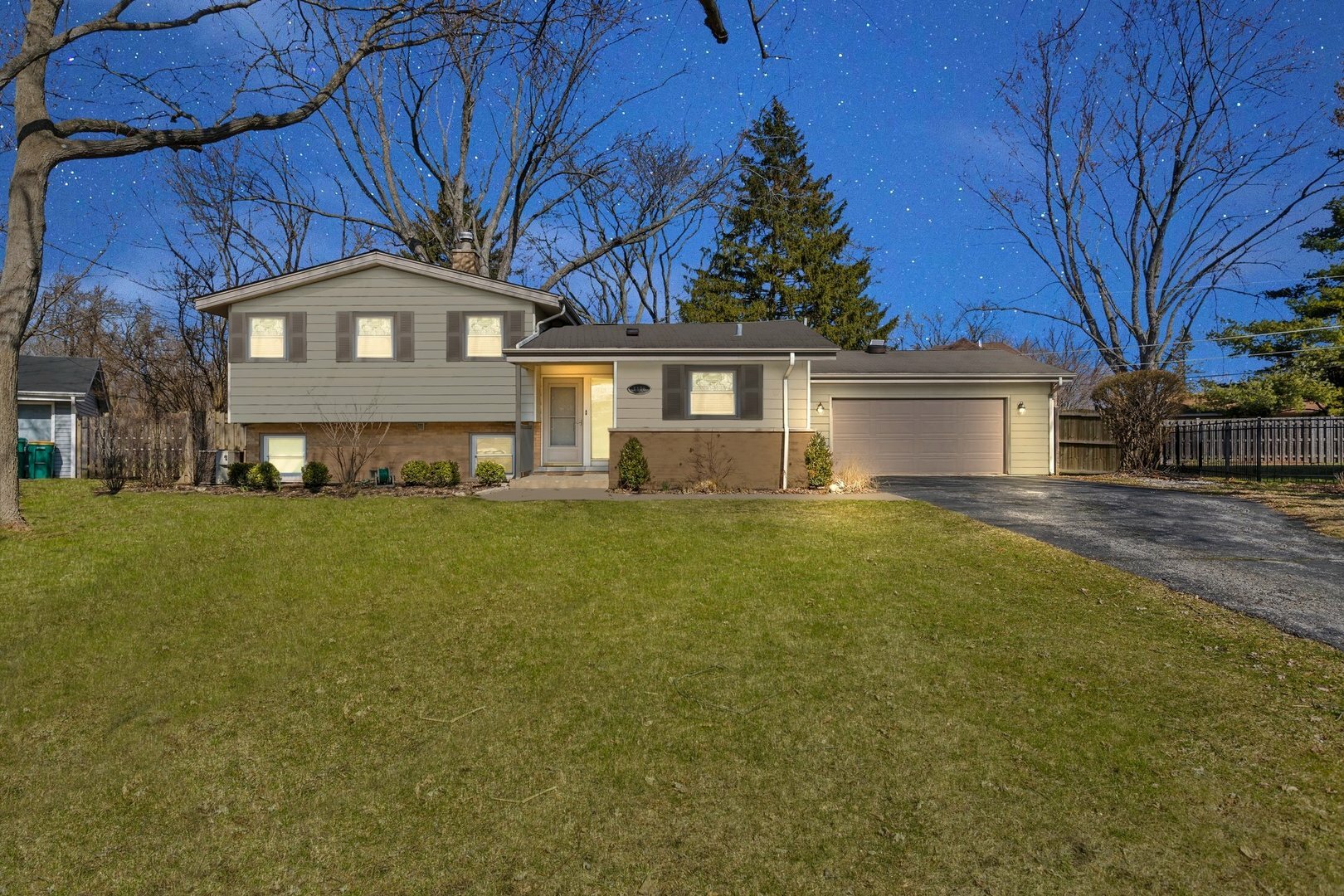 Property Photo:  1106 Brookside Lane  IL 60015 