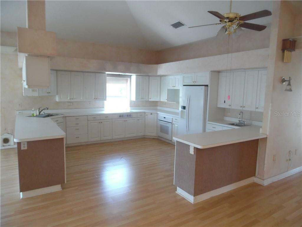 Property Photo:  324 Dolphin Shores Circle  FL 34275 