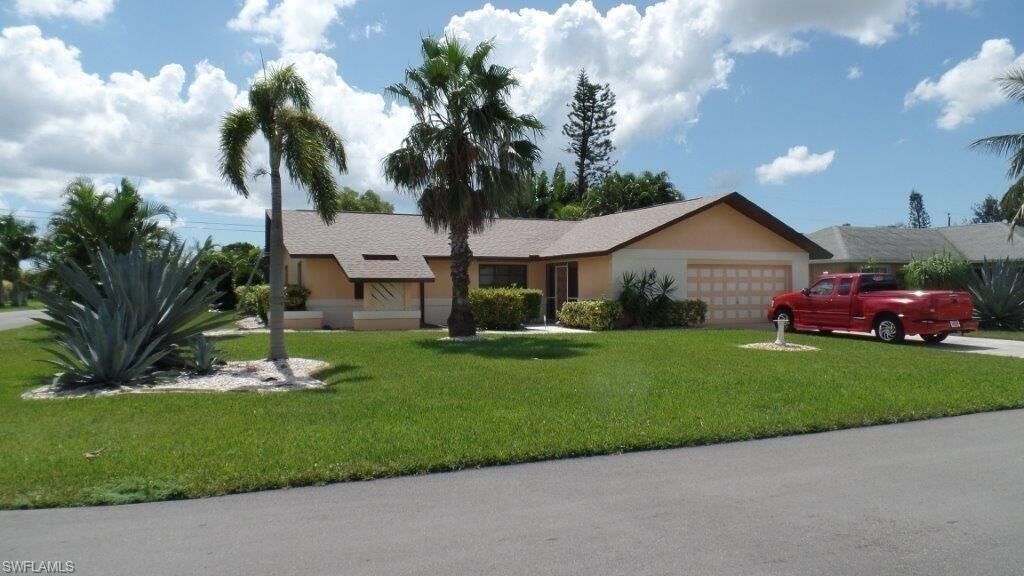 Property Photo: 1220 SE 32nd Terrace FL 33904