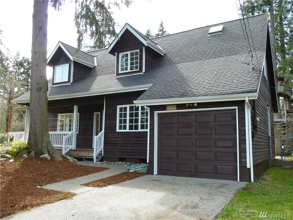 Property Photo:  1608 Poplar Lane  WA 98282 