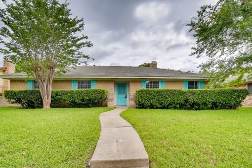 Property Photo: 413 Quintana Drive TX 75043
