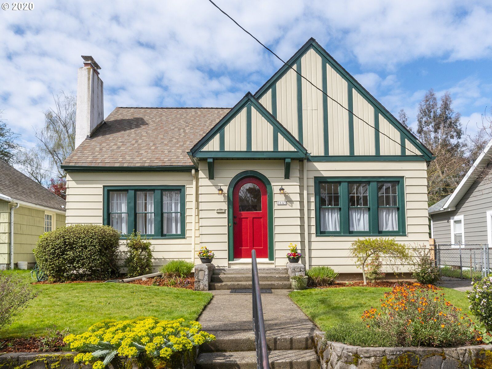 Property Photo:  3645 SE 38th Ave  OR 97202 