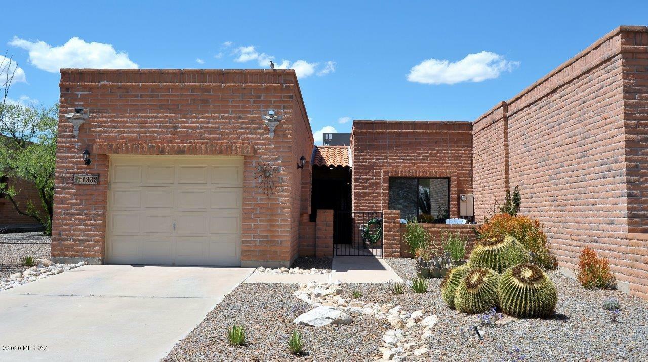 Property Photo:  1932 W Misty Hollow Lane  AZ 85704 