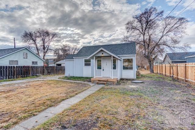 Property Photo:  1746 NE Laughlin Road  OR 97754 