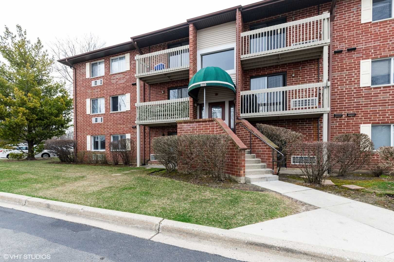 Property Photo:  960 North Lakeside Drive 1B  IL 60061 